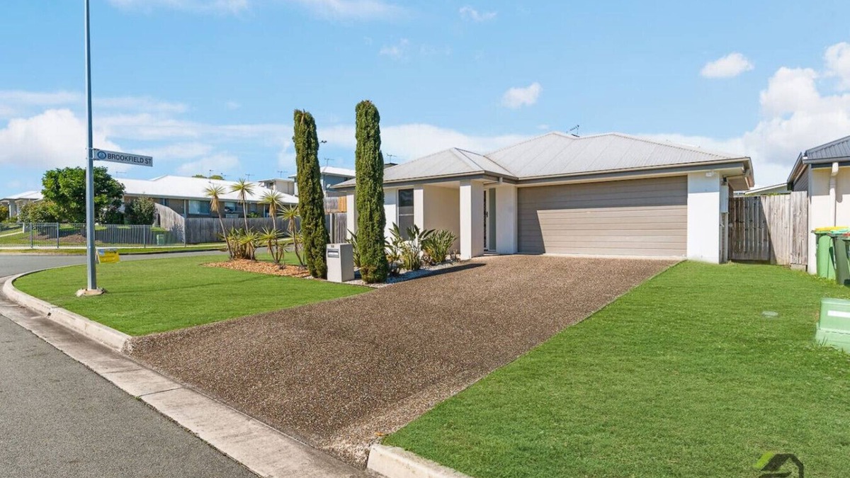 Pimpama Apartment | Spacious Oasis in Pimpama