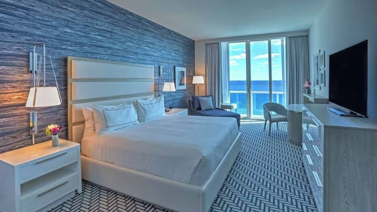 Central Beach House | Spacious Oceanfront Balcony Room Perfect for Couples and Solo Travelers