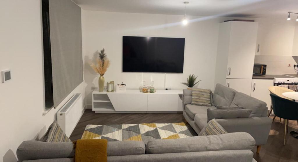 Burghfield Apartment | Spacious One Bedroom Apartment