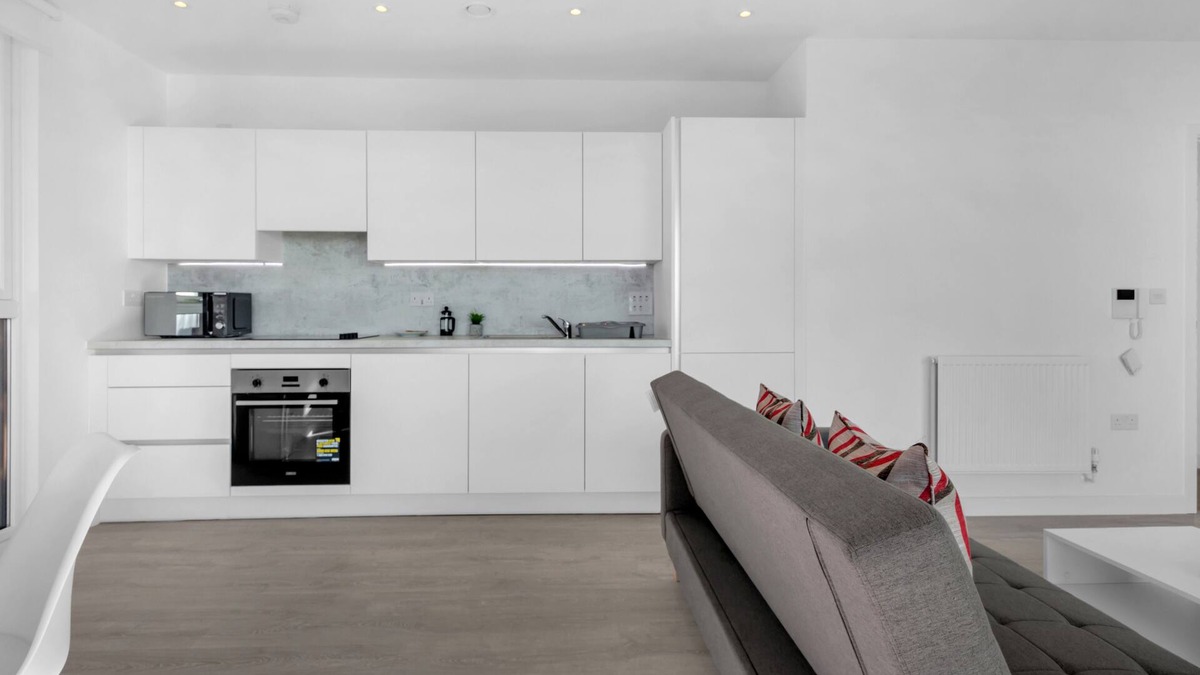 West Hendon Apartment | Spacious One bedroom Apartment in Brent Cross