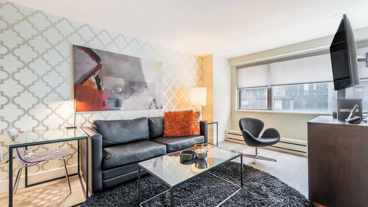 Manhattan Apartment | Spacious One Bedroom in Central Downtown Location