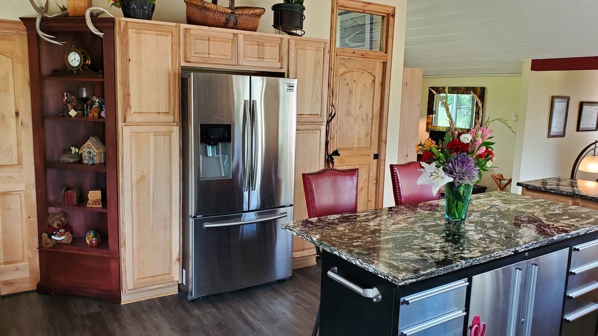 Missoula House | Spacious one bedroom plus Bungalow off O'Keefe Creek