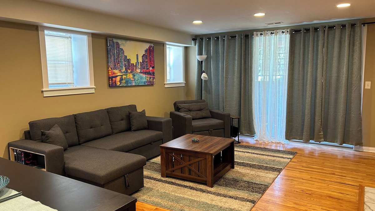South Shore Condo | Spacious, one-level condo next to Jackson Park