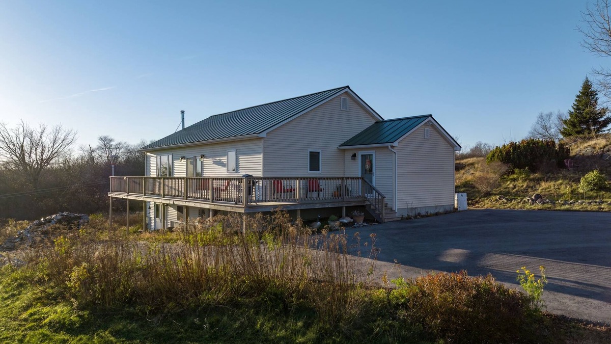 Jonesport House | Spacious One Level Home in Quiet Setting