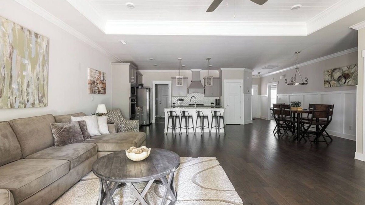 Belle Mina House | Spacious One Level Ranch Style Luxury Townhouse