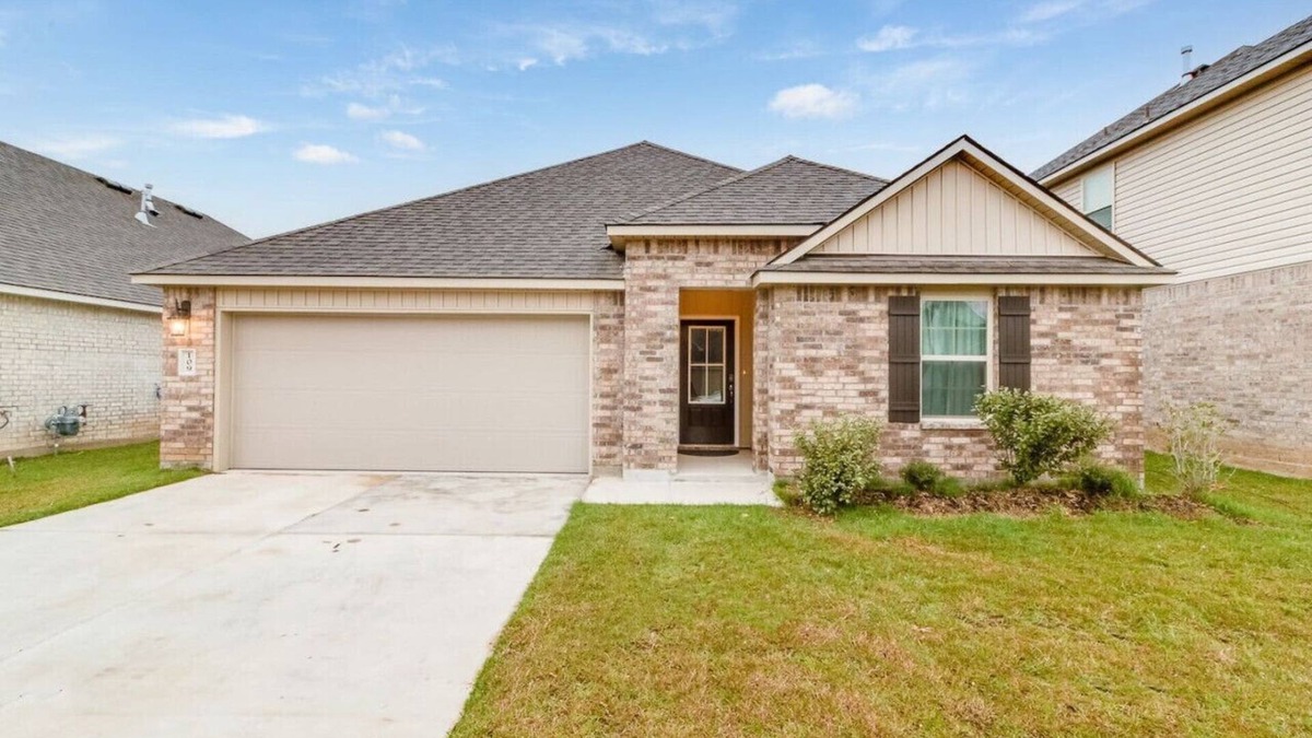 Lafayette House | Spacious/open 4 bedroom 3 bath with office