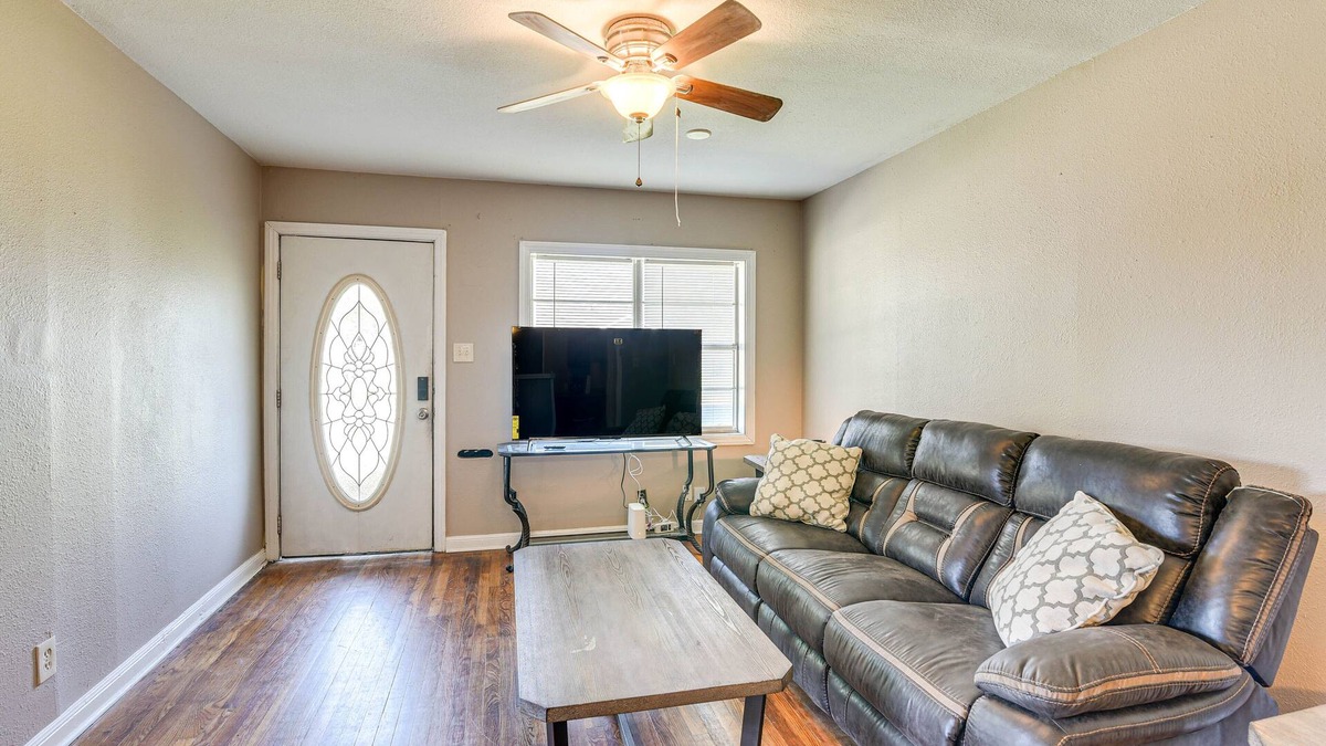 Orange House | Spacious Orange Rental ~ 3 Mi to Museums & Garden!