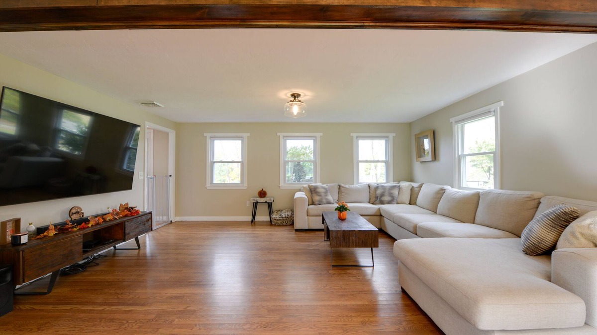 Oxford House | Spacious Oxford Home w/Pool - 4 Mi to Lake!
