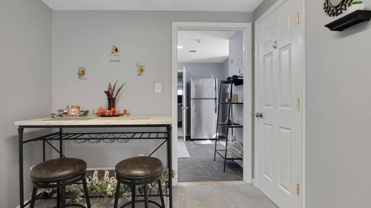 Cheektowaga House | Spacious Parking BBQ Patio Laundry