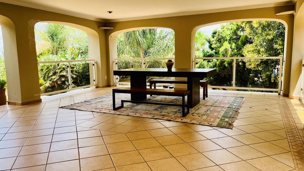 Garsfontein House | Spacious peaceful 5 bedroom house.