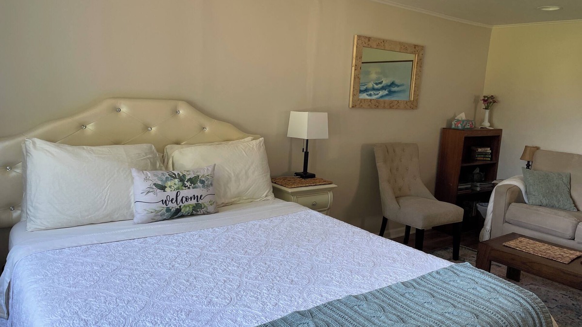 Central Oregon Apartment | Spacious Peaceful Sweet Olive Cottage Studio In North Eugene