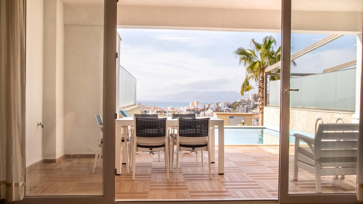 Kusadasi City Centre Apartment | Spacious Perfect Flat with Private Pool