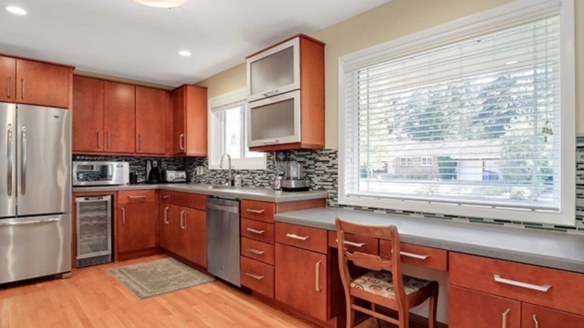 Vancouver Heights House | SPACIOUS, perfectly located home! Hot Tub, Pool Table, Theater Room!