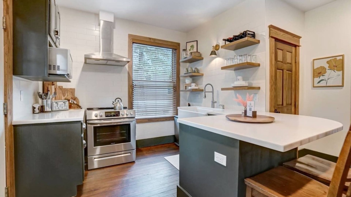 New Haven House | Spacious Pet & Family-Friendly Home for 11 guests