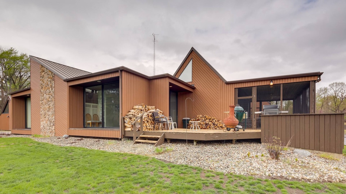 Donaldson House | Spacious Plymouth Hideaway on Acreage w/Lake!