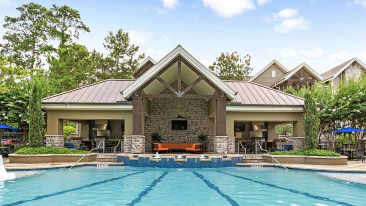 Grogan's Mill Apartment | Spacious Pool View 1 Bedroom/1 Bath Condo in The W