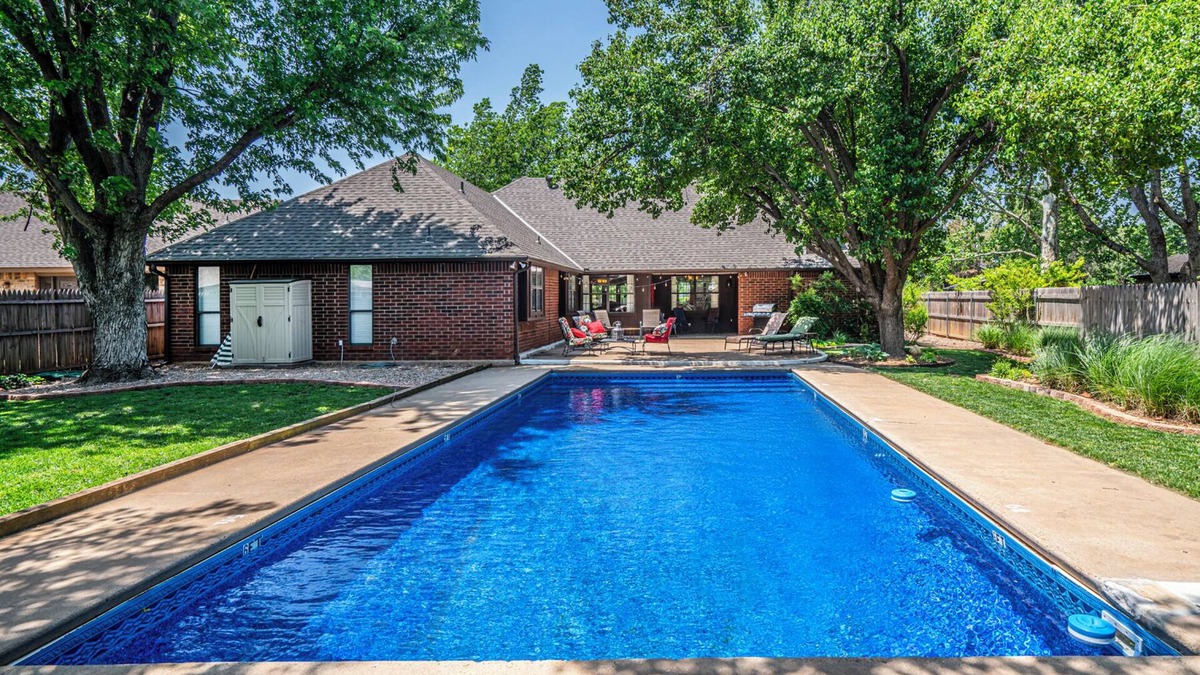 Edmond House | Spacious Poolside Retreat with Shade Trees - 4 Bedrooms 2 Bathrooms