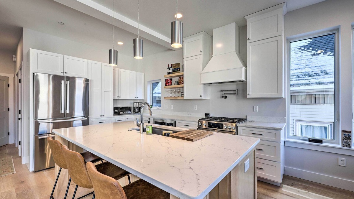 East Bayside House | Spacious Portland Home: Walk Downtown!