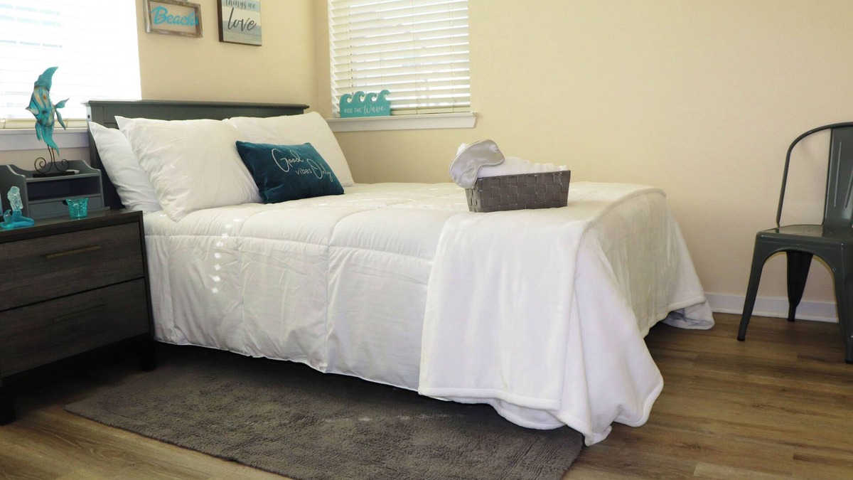 Rancho Cucamonga Condo | Spacious Private Rooms Near Ontario Mills & Airport – Pool & Gym Access!