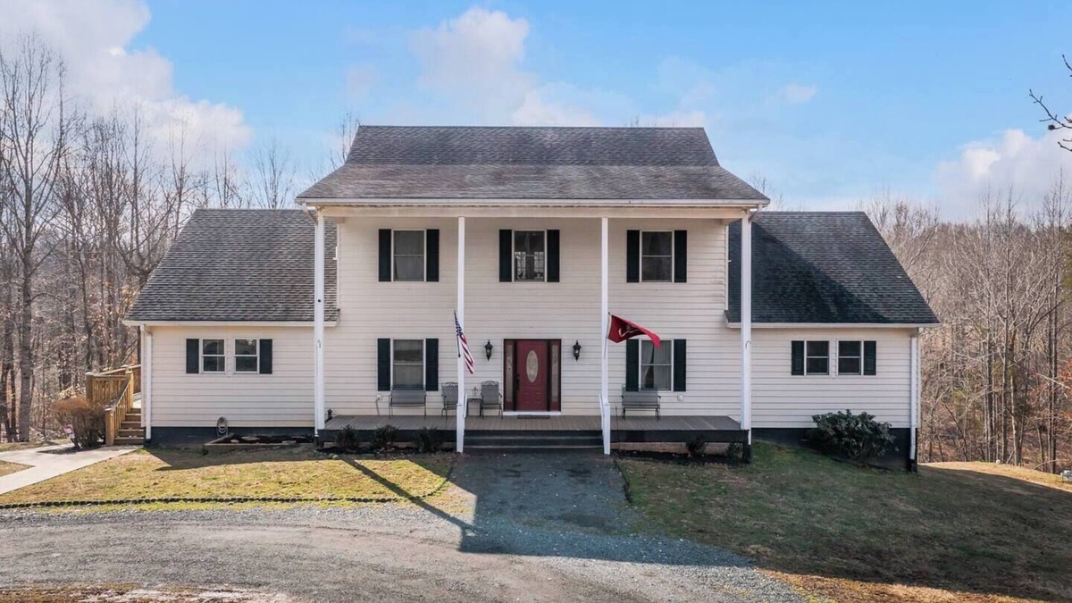 Palmyra House | Spacious & Private Great for Groups &Winery Lovers