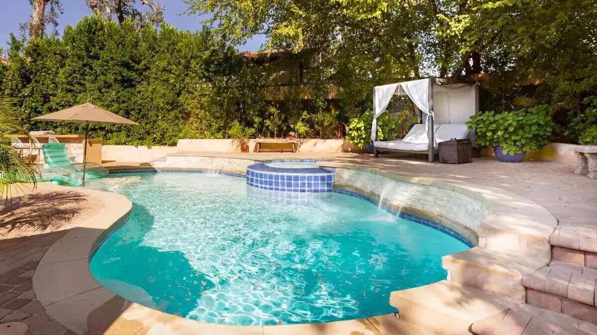 Tarzana Villa | 🌴Spacious & Private 5Bdr Private Retreat-Saltwater Pool/Spa, Outdoor Kitchen🌴