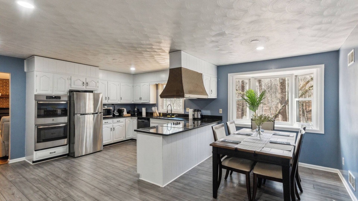 Gaithersburg House | Spacious private 6 bedrooms Oasis Retreat in lovely Gaithersburg