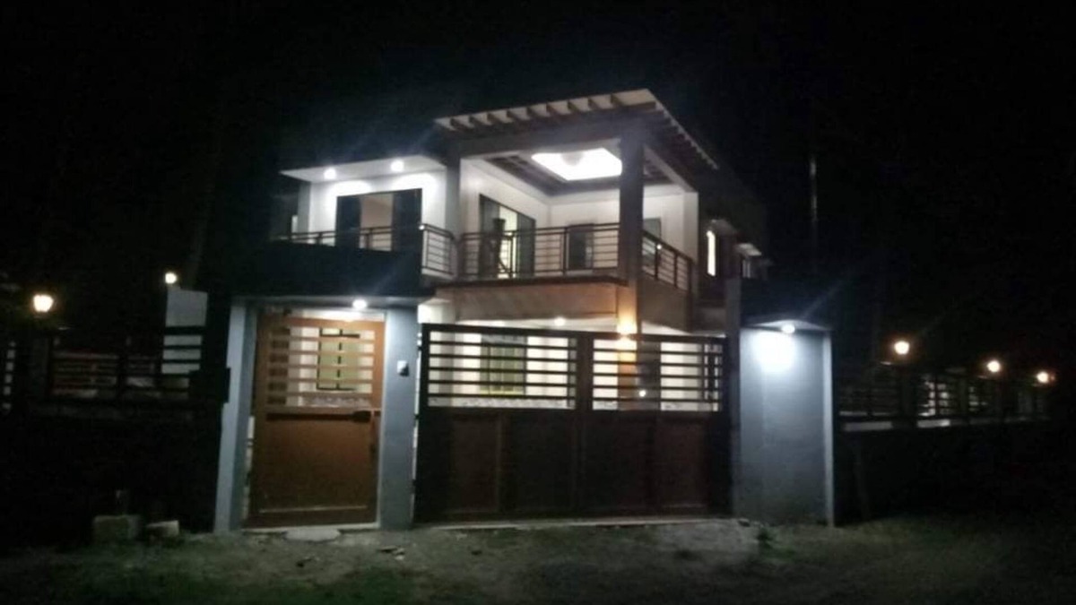 Panglao House | Spacious private and gated modern home within walking distance to beach/resorts.