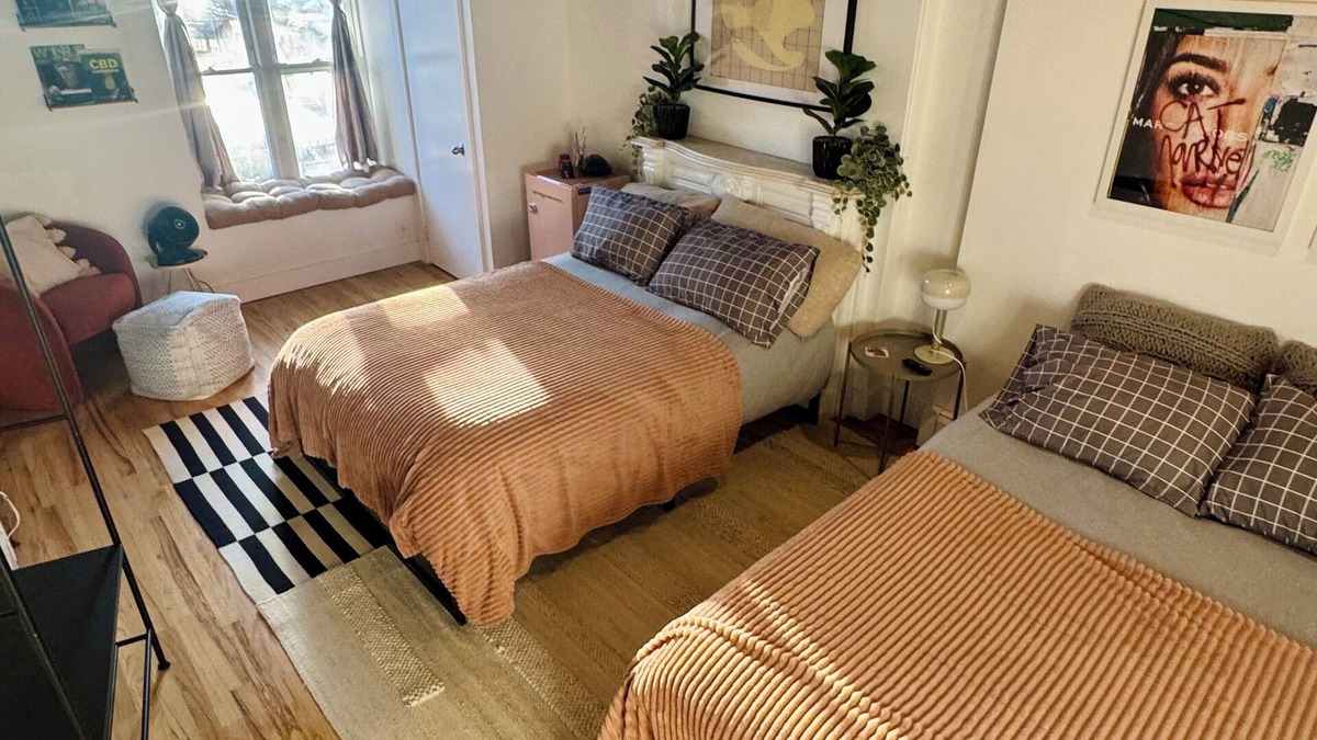 Bushwick House | Spacious Private Bushwick Bedroom - Close to Subways,Manhattan & Pet-Friendly!