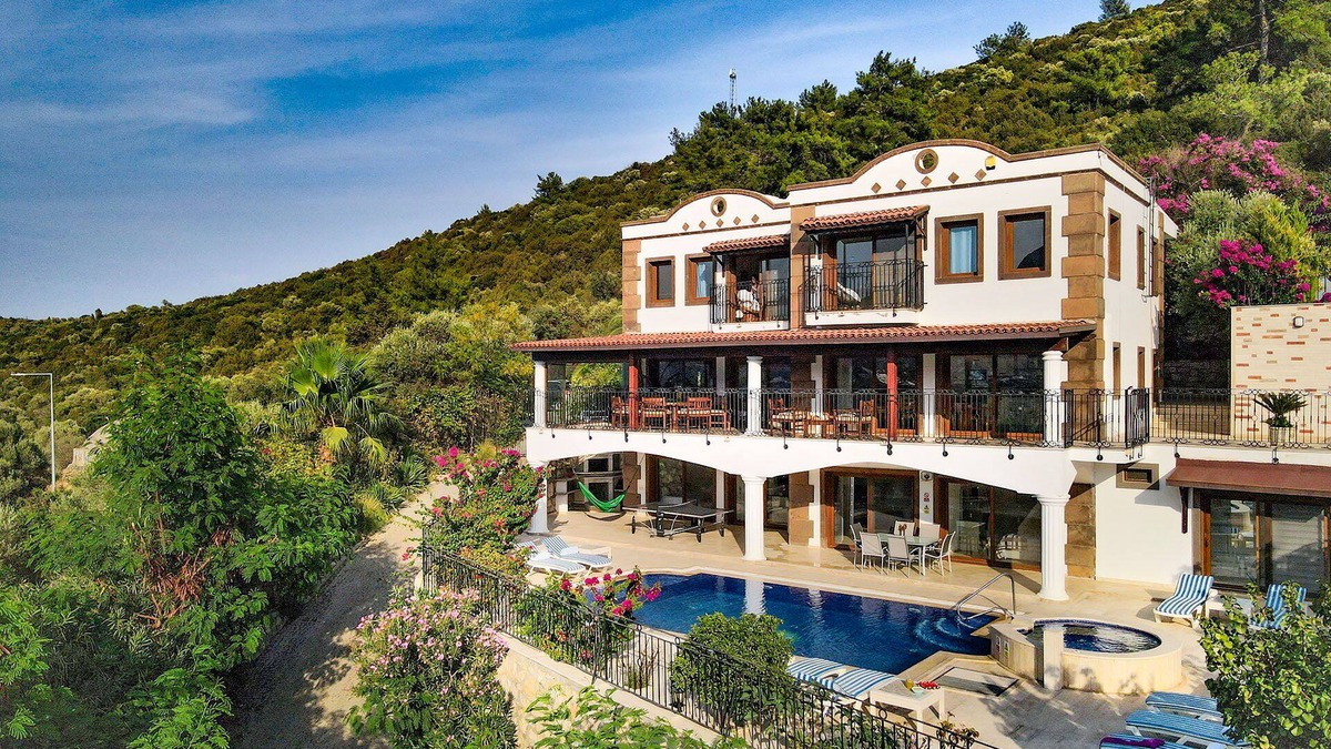 Torba Villa | Spacious Private Family Villa with Stunning Views