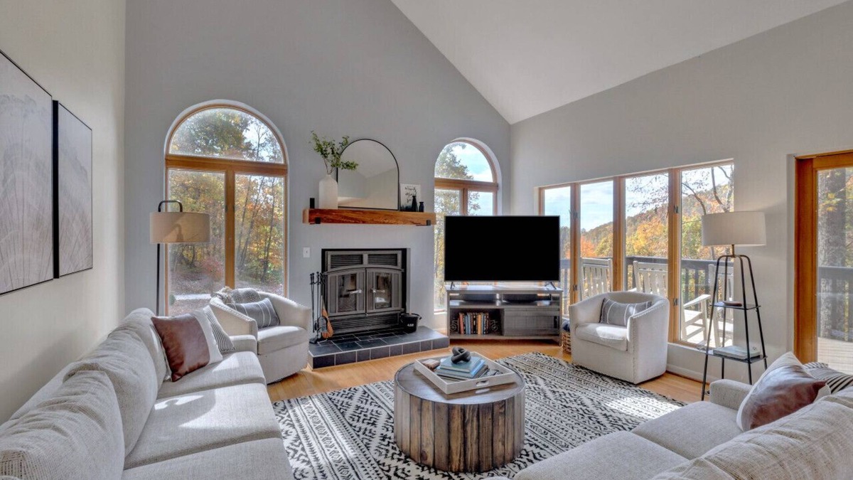 Roseland House | Spacious, private, four-season home built on mountainside with great proximity to Wintergreen, breweries, cideries, and hiking