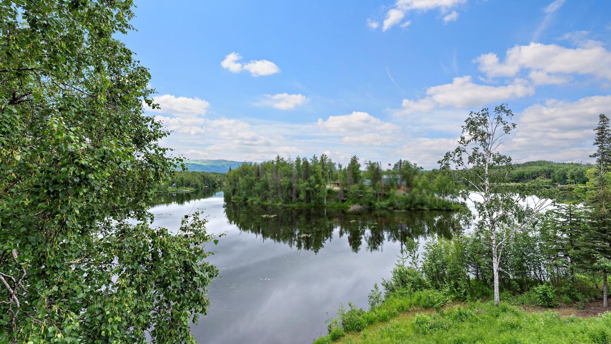 Meadow Lakes House | Spacious Private Lakefront Home - Perfect For Families and Corporate Rentals