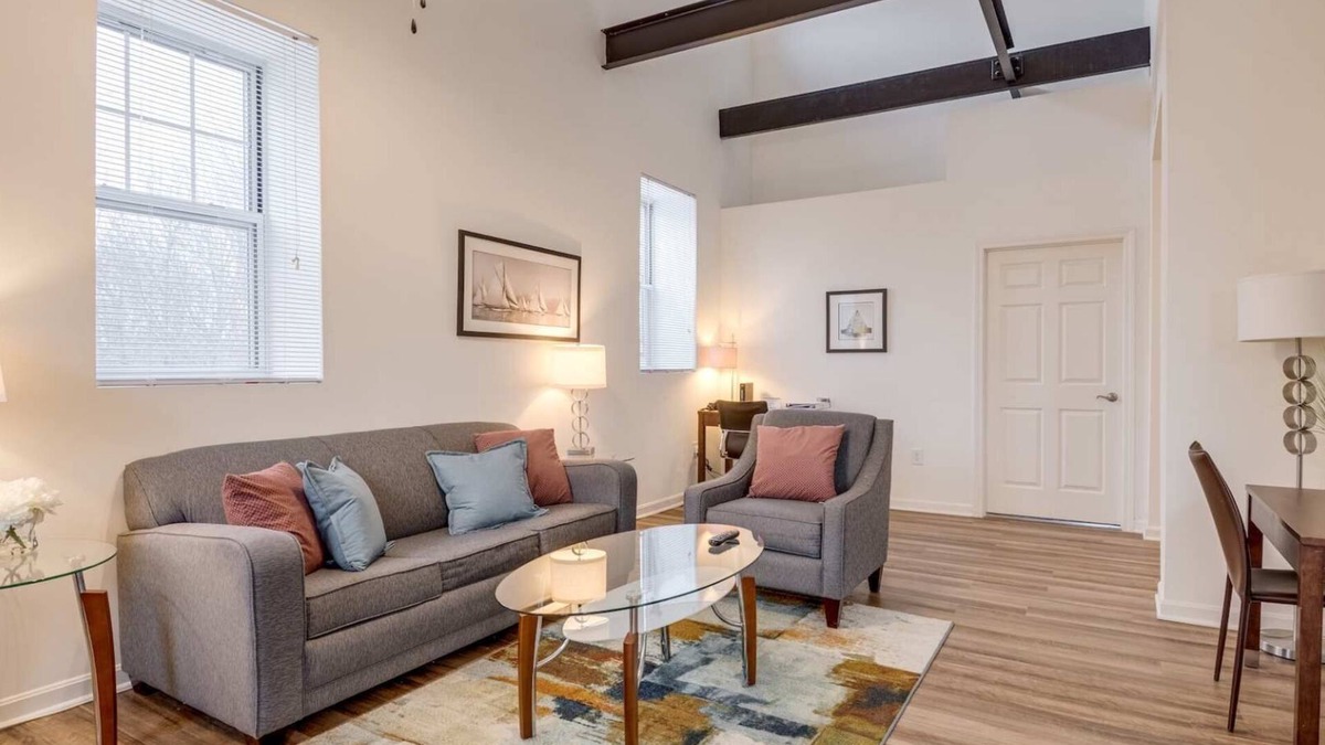 North Waltham Apartment | Spacious Private Luxury Apt