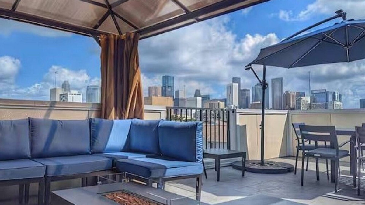 Midtown House | Spacious Private Rooftop Houston Skyline Views