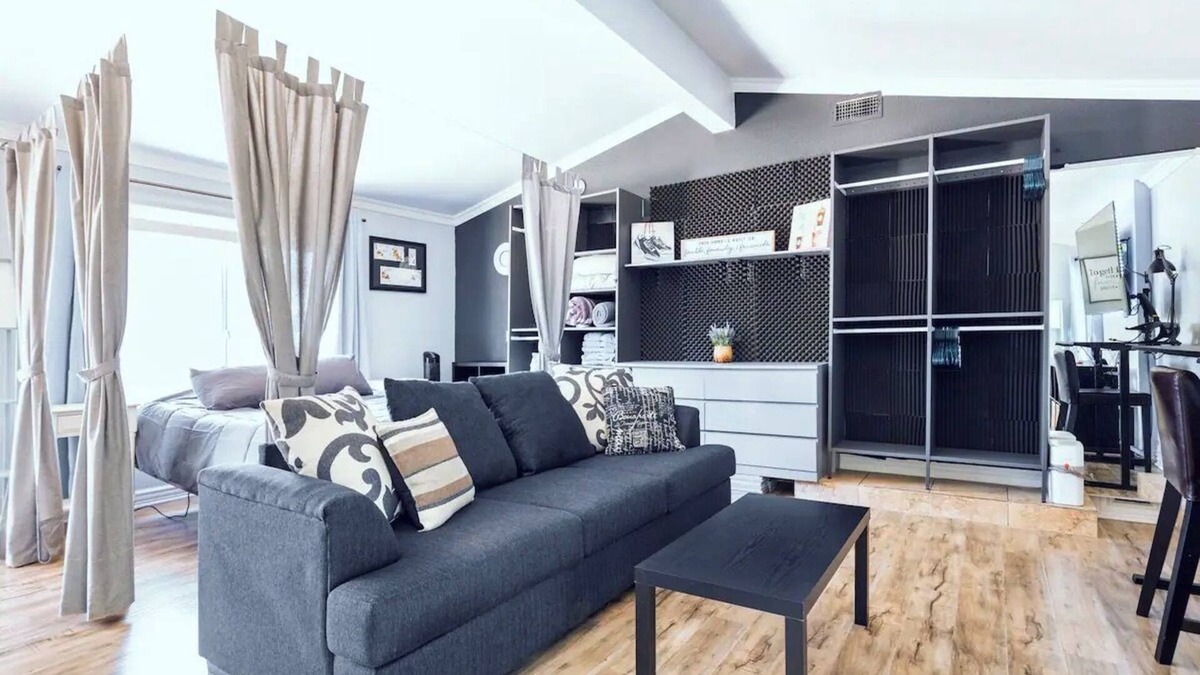 Harbor House | Spacious Private Studio near Disneyland w Backyard