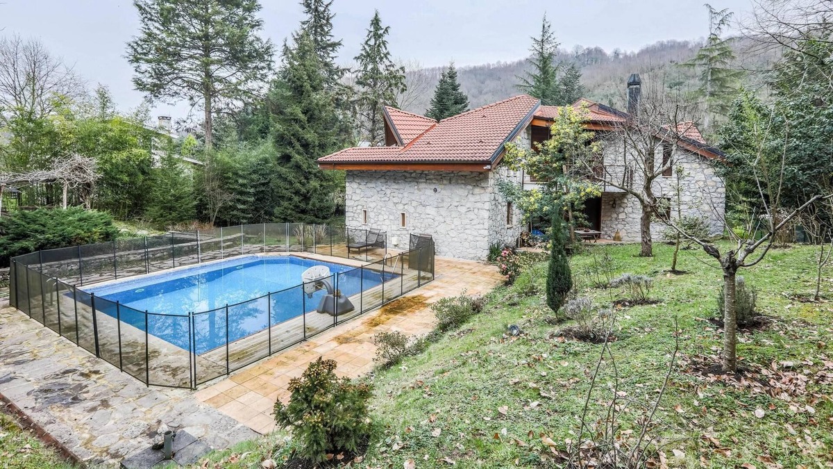 Sariyer Villa | Spacious Private Villa with Pool in Sile
