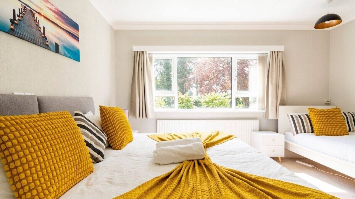 Watford House | Spacious property Close to the City Centre.