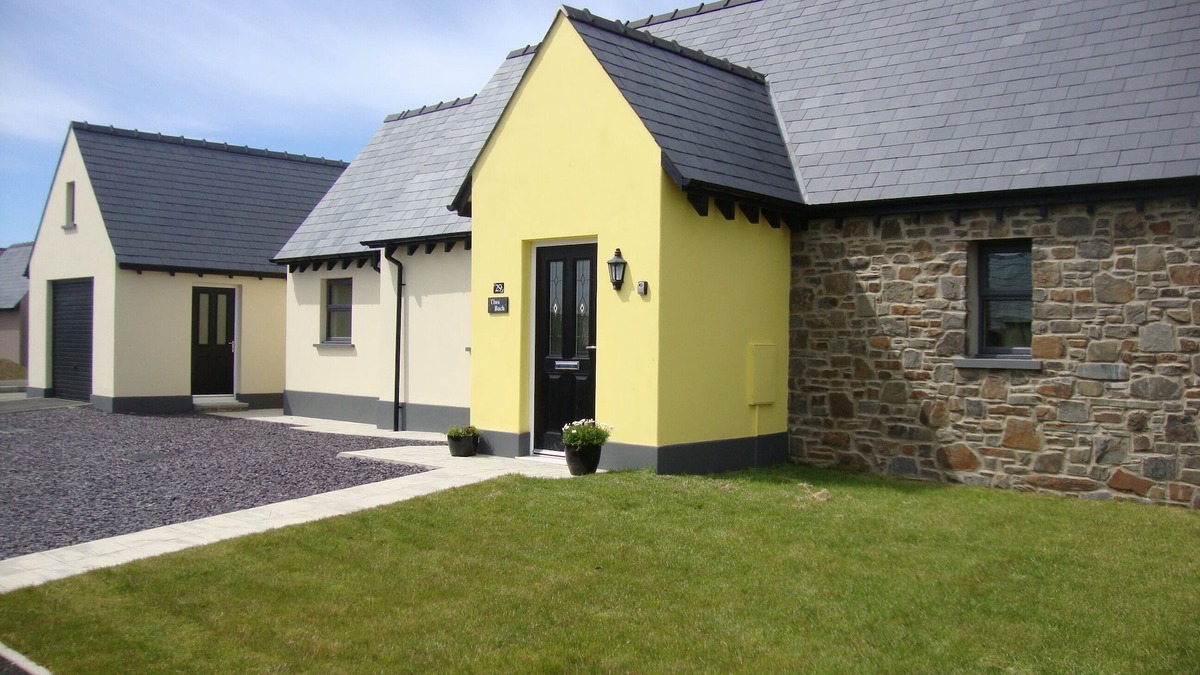 Haverfordwest House | Spacious property with garden, rural setting, close to blue flag beach