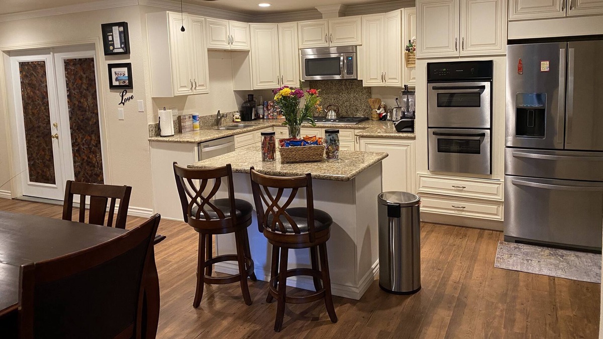Mira Loma House | Spacious Quiet 4bd Home