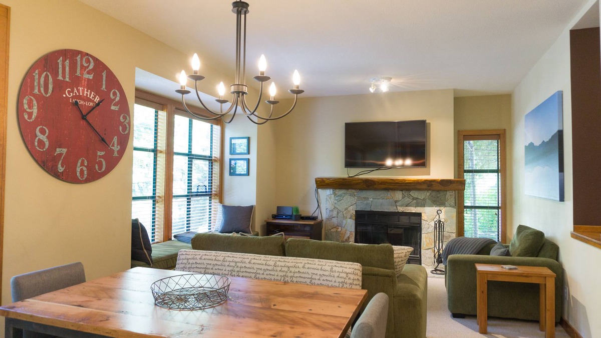 Blackcomb House | Spacious & Quiet Townhome Ideal Year-Round Location, Private Entrance
