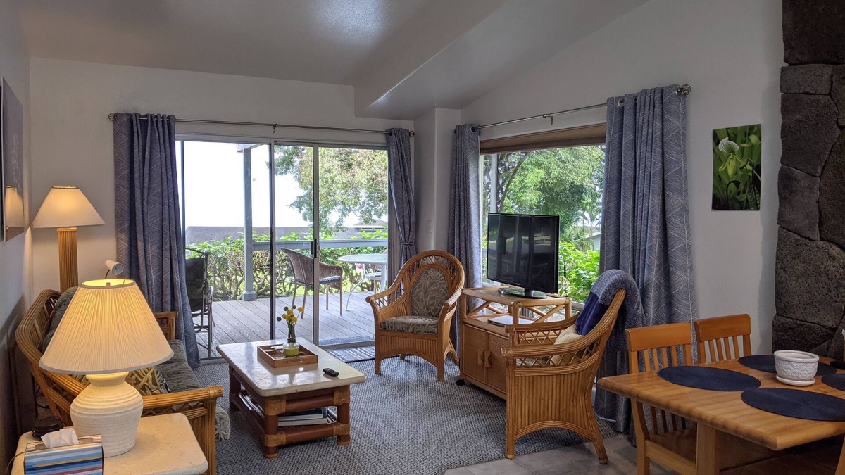 Kalaoa Cottage | Spacious Ranch Cottage with private hot tub and VIEW!