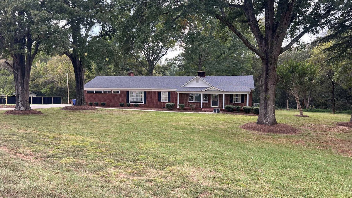 Vance House | Spacious ranch in the country that has it all.