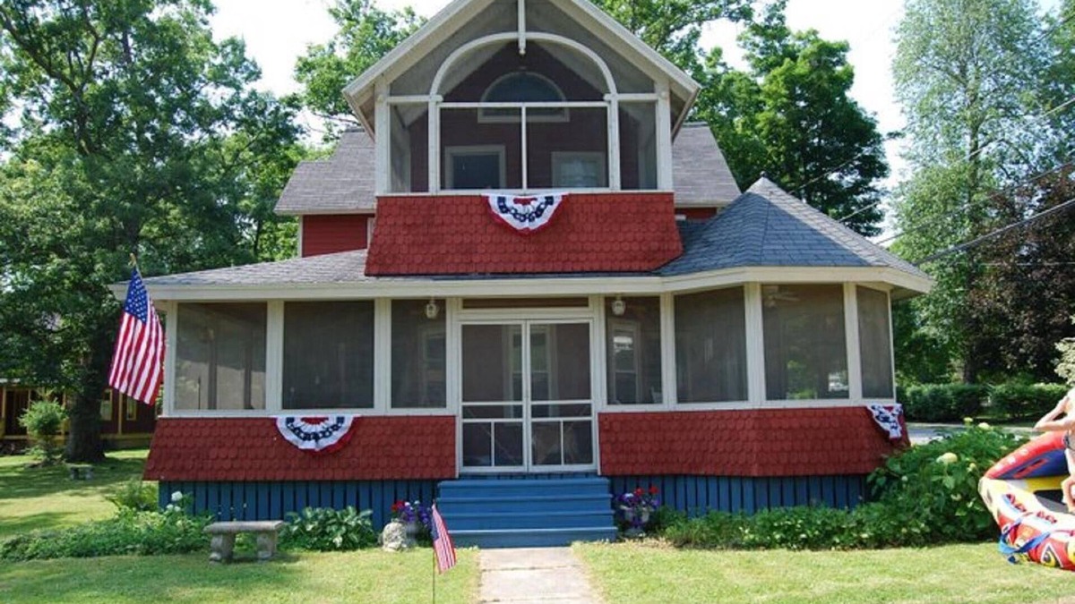 Thousand Island Park Cottage | Spacious, Relaxing, Simplified Living With The Best Screened Porch Of All!