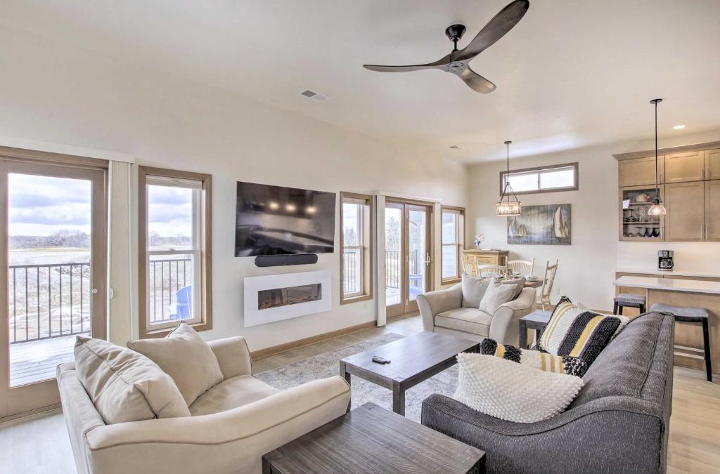 Pipe House | Spacious Recently Built Home Less Than 1 Mi to Lake!