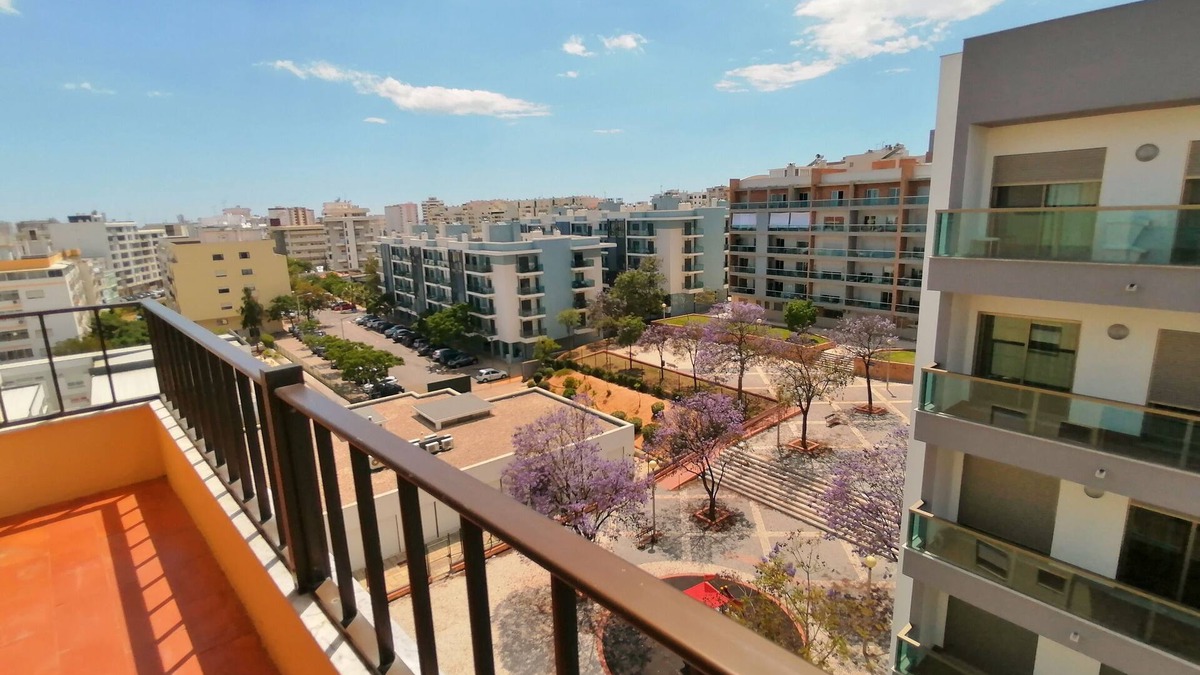 Faro Apartment | Spacious, Refurbished apartment with internet in Faro