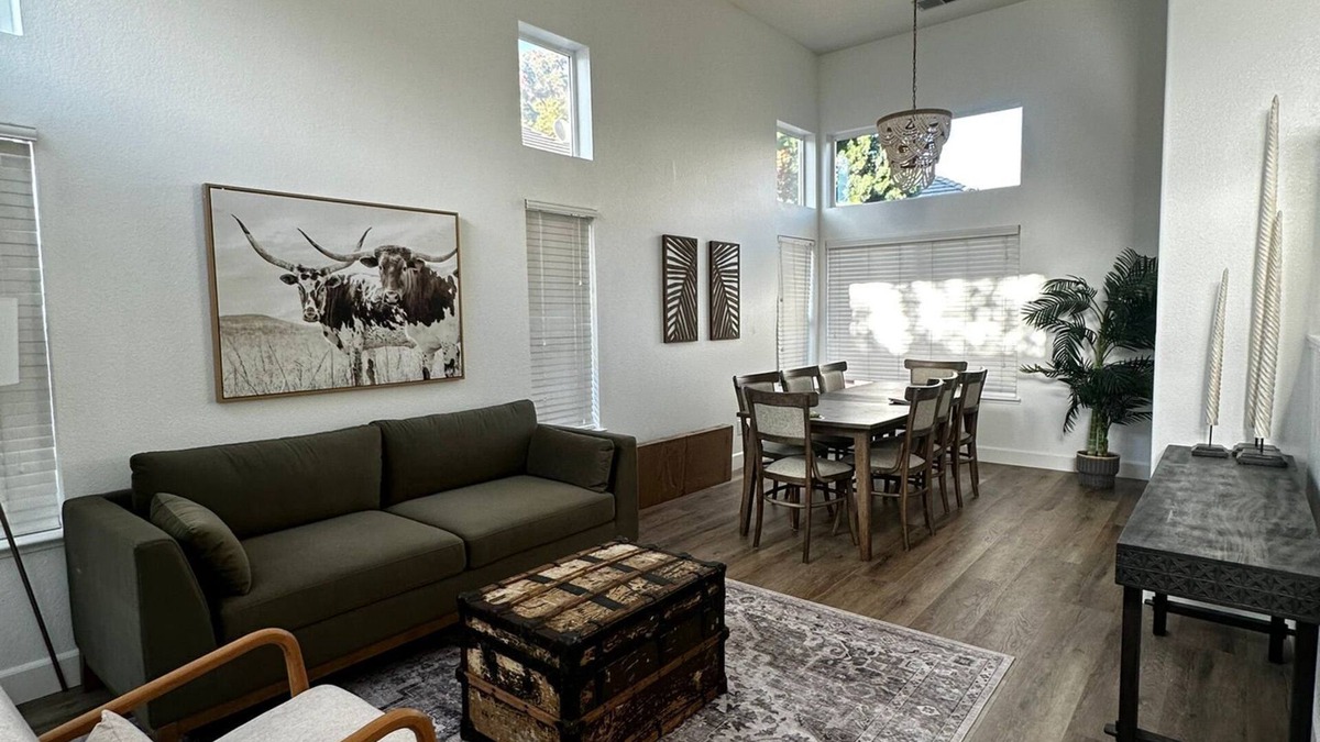 Folsom House | Spacious Remodeled 4-bedroom house with AC and WiFi near serene Old Folsom