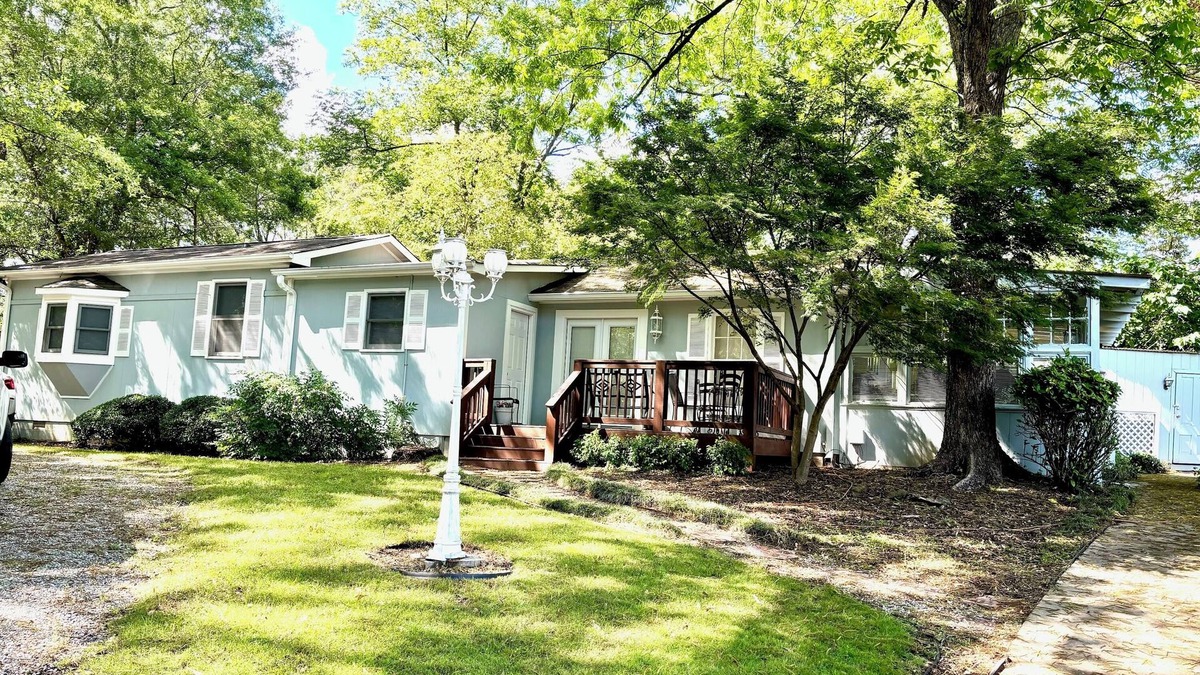 Athens House | SPACIOUS Renovated 1 Level; 1BR/1BA; Close to Athens, UGA, restaurants, shopping