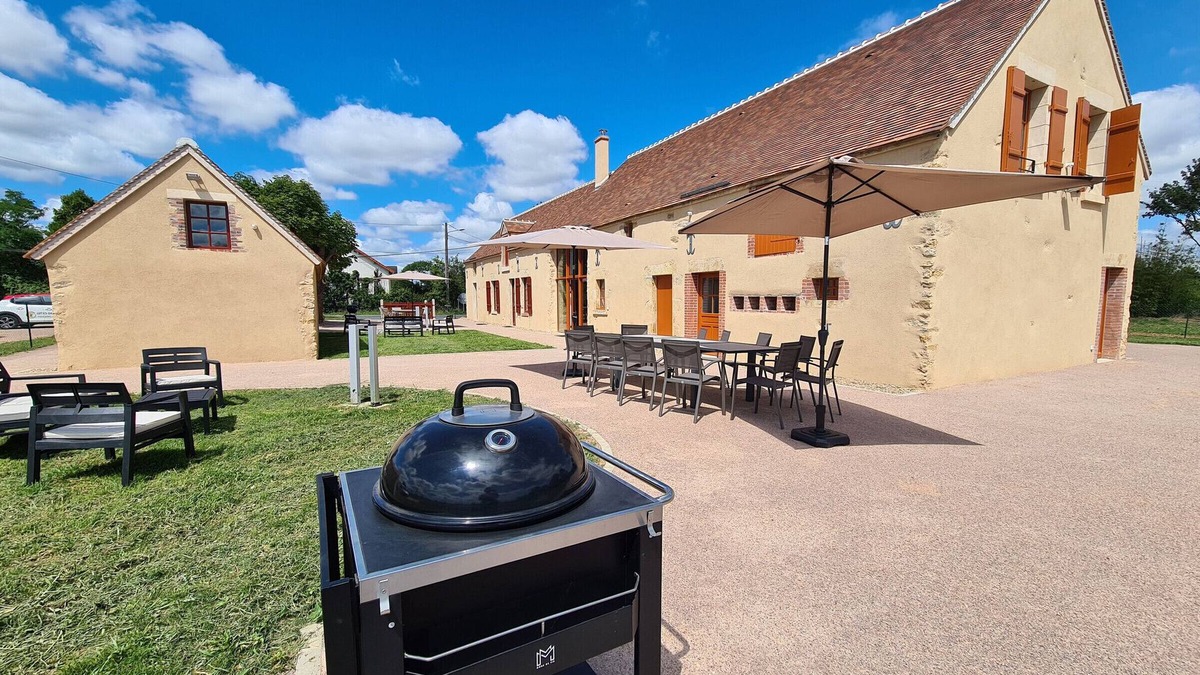 Le Magny House | Spacious Renovated Cottage for 20, Near George Sand's Home, Golf & Lake, 4-Star Amenities