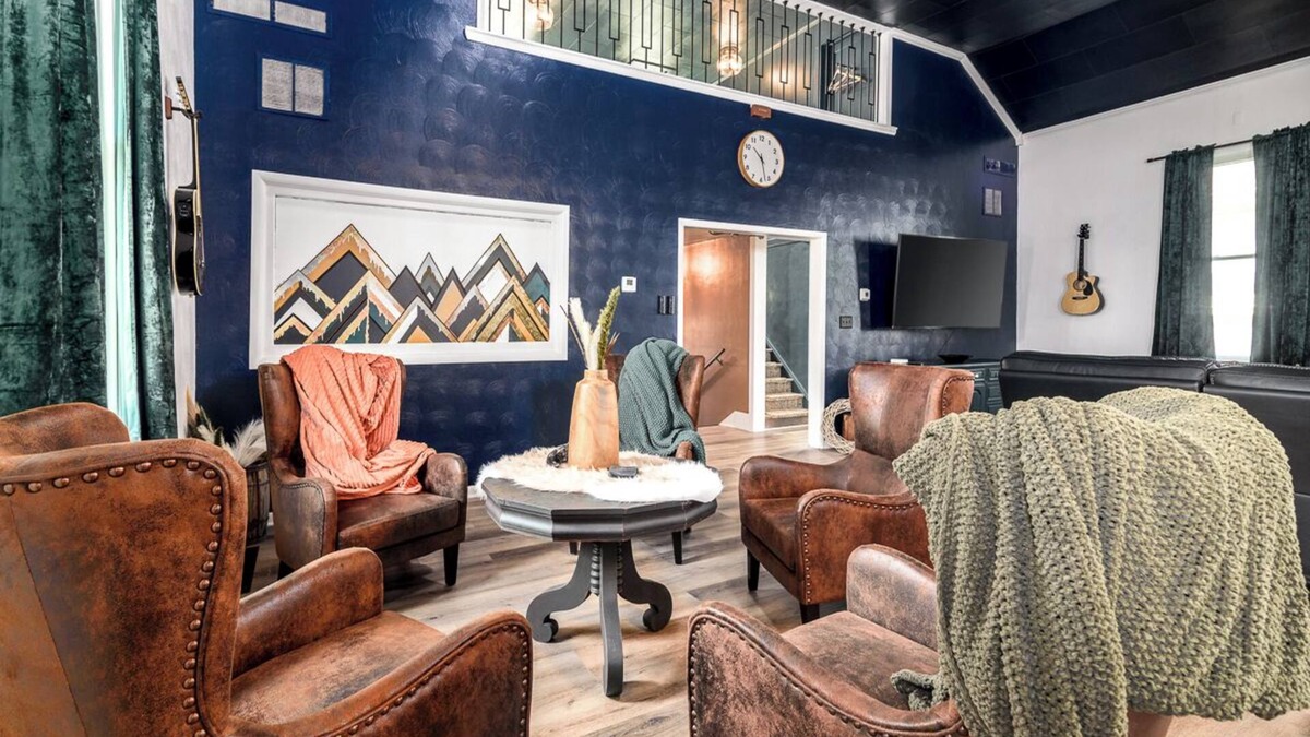 Auburn House | Spacious Retreat in Auburn with game area and open family entertaining