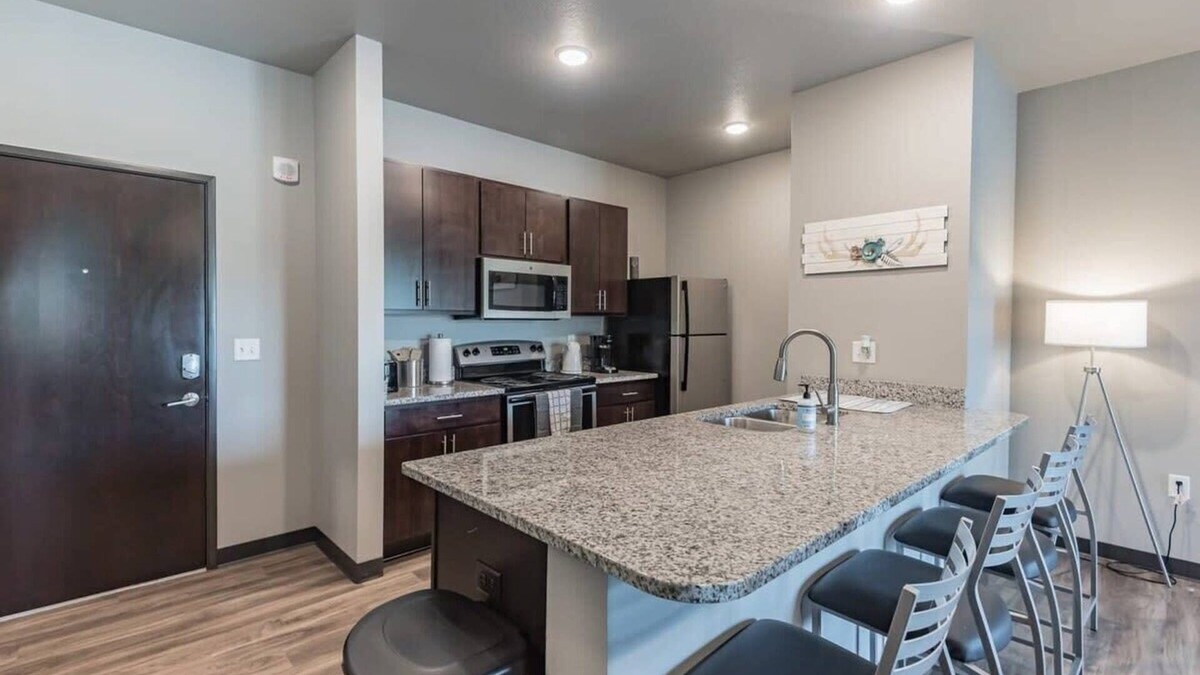 Ames Apartment | Spacious Retreat Near ISU + Local Dining