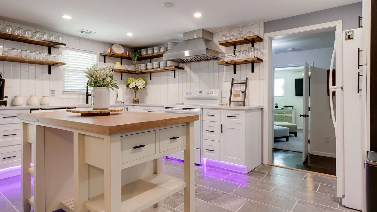 Fairview House | Spacious Retreat- Perfect for Families & Groups!